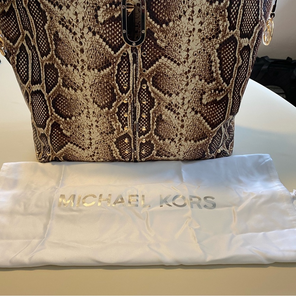 New Large Michael Kors Uptown Astor Legacy Python Embossed Leather Tote Bag - Picture 9 of 9